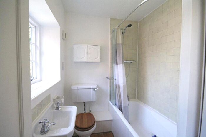 2 Bedroom Cottage For Sale In Mill Road, Salisbury, SP2