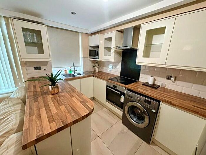 2 Bedroom Apartment To Rent In Arden Grove, Ladywood, Birmingham, B16