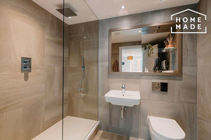 2 Bedroom Flat To Rent In Angel Gardens, M4