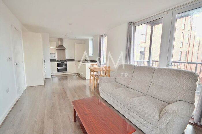 1 Bedroom Flat To Rent In Sonar House, Hainault, IG6