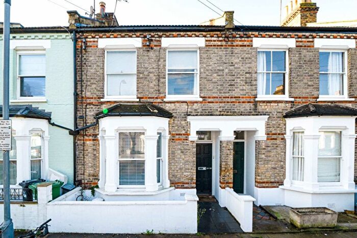 3 Bedroom Flat To Rent In Tasso Road, London, W6