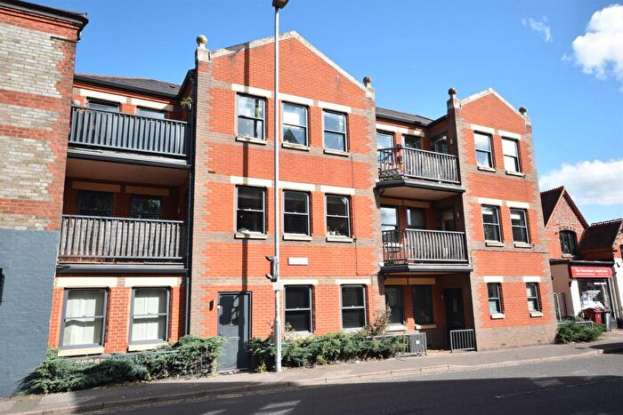 2 Bedroom Apartment To Rent In Carlingford House, Gosbrook Road, Caversham, Reading, RG4