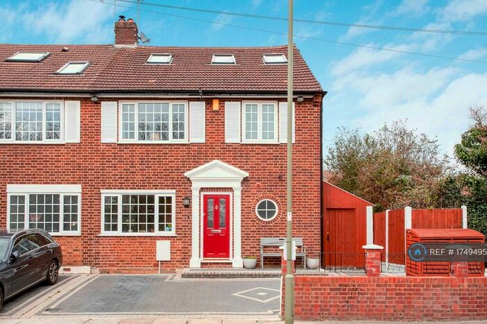 4 Bedroom Semi-Detached House To Rent In The Causeway, London, N2