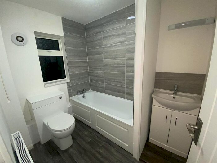 1 Bedroom Flat To Rent In Vicarage Lane, Gravesend, DA12