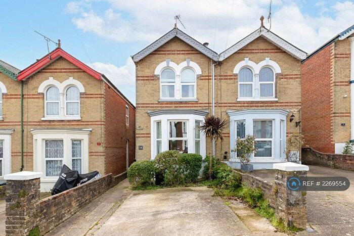 3 Bedroom Semi-Detached House To Rent In Stephenson Road, Cowes, PO31
