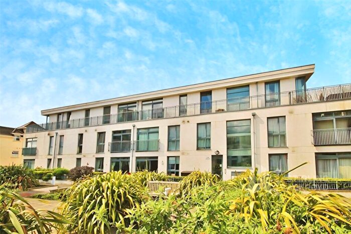 1 Bedroom Apartment For Sale In Fox Lane North, Chertsey, Surrey, KT16