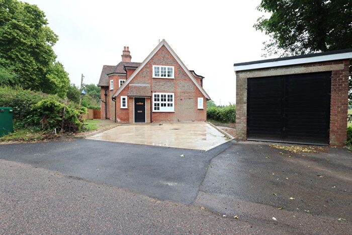 3 Bedroom Detached House To Rent In Shenley Lane, London Colney, St. Albans, Hertfordshire, AL2