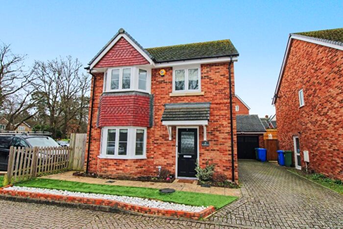 4 Bedroom Detached House To Rent In Dartford End, Farnborough, Hampshire, GU14