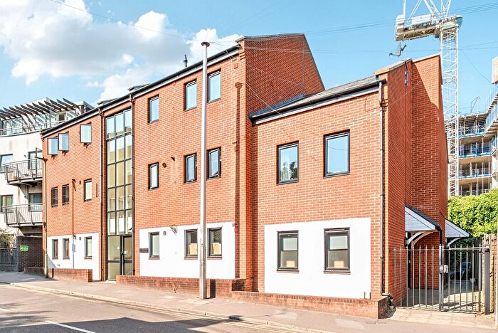 1 Bedroom Flat For Sale In Walnut Tree Close, Guildford, GU1