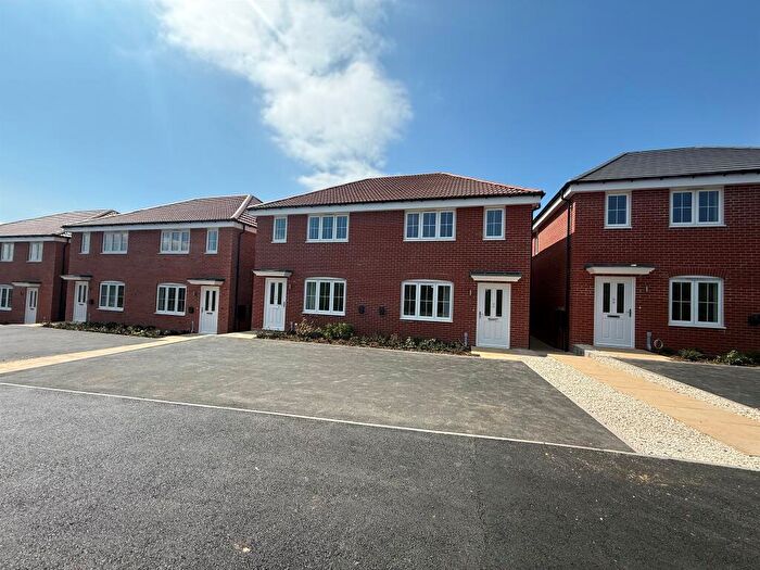 3 Bedroom Semi Detached House For Sale In Cornmill Drive, Somercotes, Alfreton, DE55