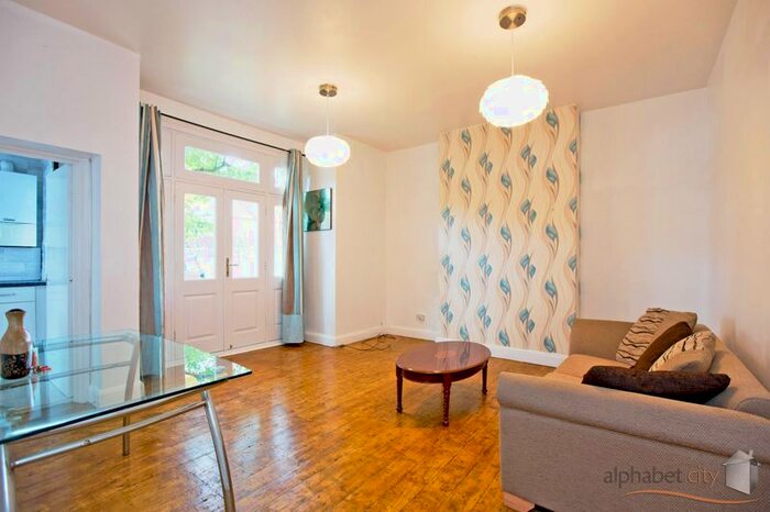 1 Bedroom Flat To Rent In Montalt Road, Woodford Green, IG8