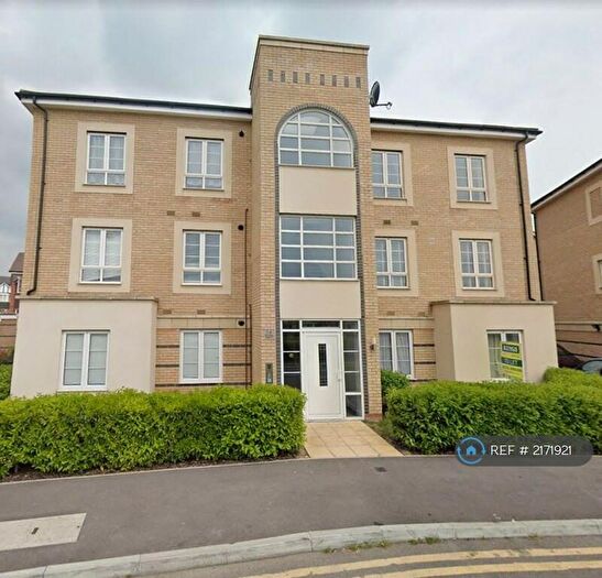 2 Bedroom Flat To Rent In Fisher Place, Slough, Langley (Castleview Catchment), SL3