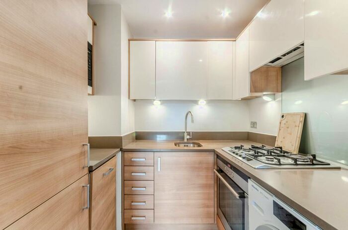 2 Bedroom Flat To Rent In Gloucester Road, South Kensington, London, SW7