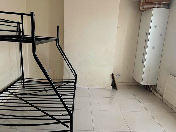 1 Bedroom Flat To Rent In Biscot Road, Luton, LU3