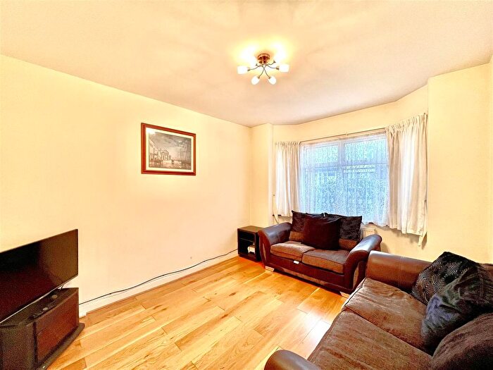 3 Bedroom Terraced House To Rent In Alexandra Road, Hounslow, TW3