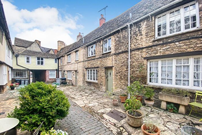 1 Bedroom Terraced House For Sale In George Yard, High Street, Burford, Oxfordshire, OX18