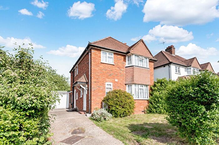 3 Bedroom Detached House To Rent In Cherry Tree Avenue, Guildford, GU2
