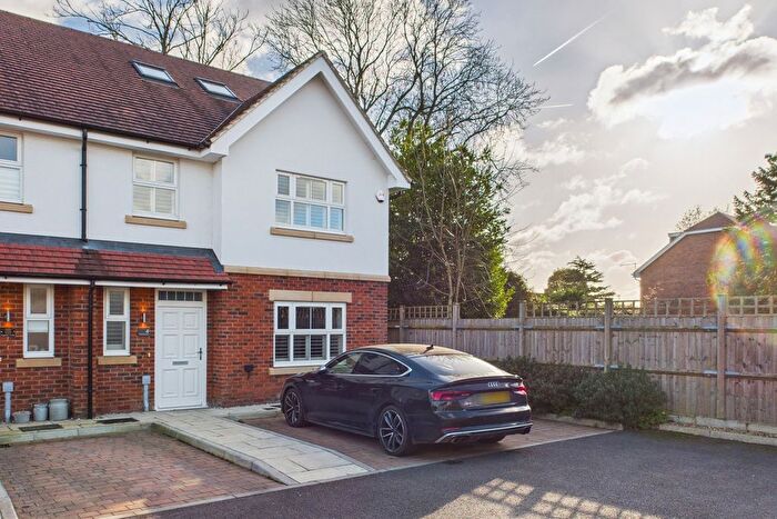 4 Bedroom Semi-Detached House For Sale In Rosecroft Close, Bovingdon Hemel Hempstead, HP3
