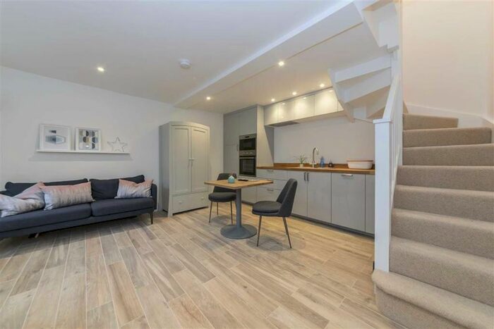 2 Bedroom Property To Rent In Brunswick Mews, London, W1H
