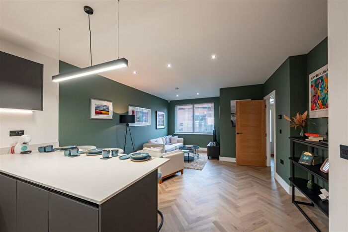 3 Bedroom Town House For Sale In Ardwick Green, Manchester, M12