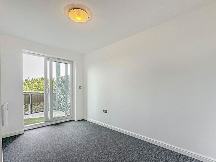 2 Bedroom Apartment For Sale In Branagh Court, Reading, Berkshire, RG30