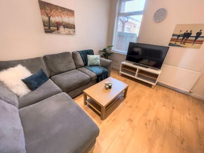 4 Bedroom Terraced House To Rent In Molyneux Road, L6