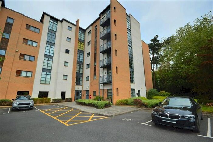 2 Bedroom Flat To Rent In Altrincham Road, Manchester, M22
