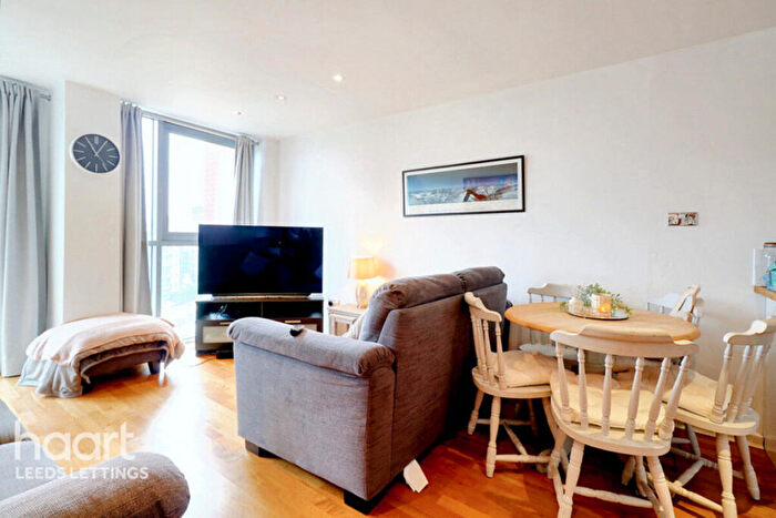 2 Bedroom Apartment To Rent In Gotts Road, Leeds, LS12