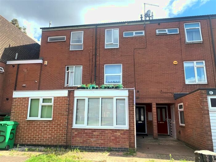 4 Bedroom Property To Rent In Uppingham Gardens, Nottingham, NG2