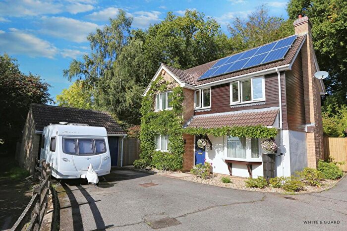 4 Bedroom Detached House For Sale In Mitre Copse, Bishopstoke, SO50