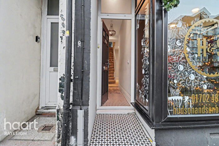 2 Bedroom Maisonette For Sale In Leigh Road, Leigh-on-Sea, SS9