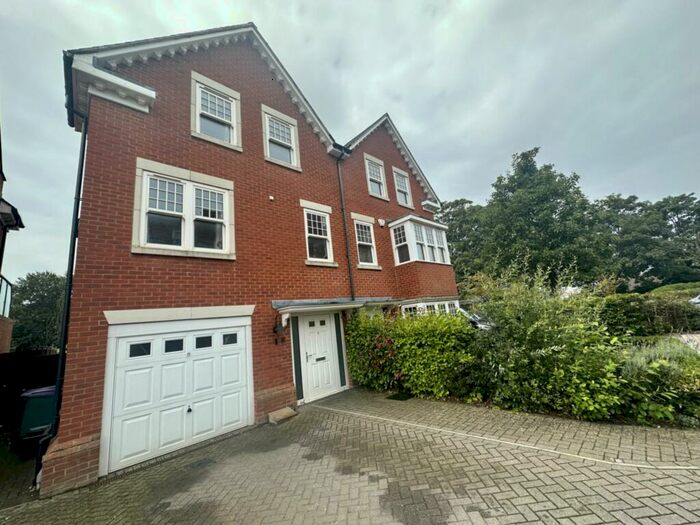 4 Bedroom House To Rent In Eversley Park, Folkestone, CT20