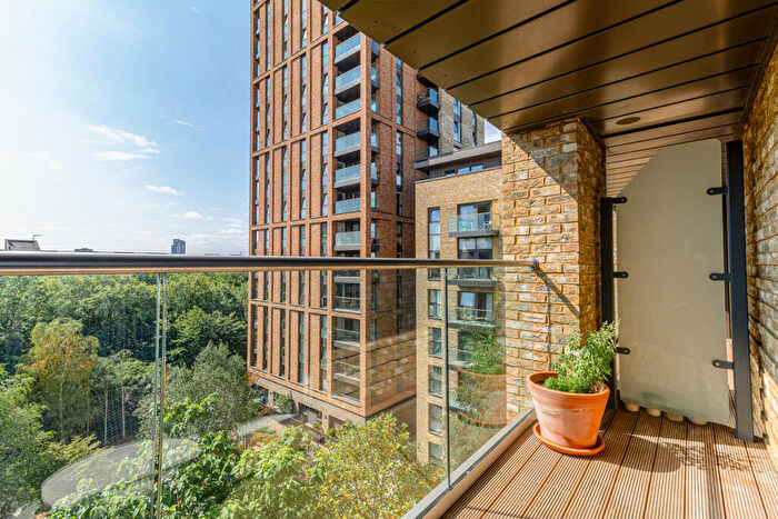 3 Bedroom Apartment For Sale In Naomi Street, London, SE8