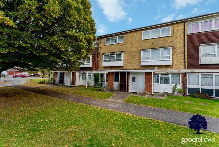 1 Bedroom Flat To Rent In Hillview, South Lodge Avenue, Mitcham, Surrey, CR4