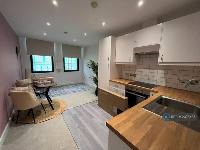 1 Bedroom Flat To Rent In New Briggate, Leeds, LS2