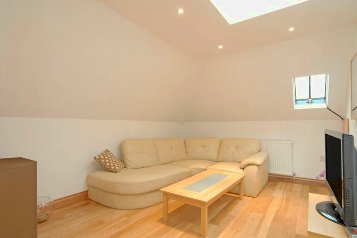 1 Bedroom Apartment To Rent In Ossulton Way, Hampstead Garden Suburb, N2