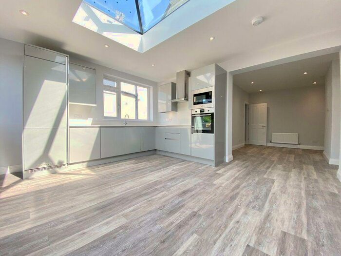 3 Bedroom Semi-Detached House To Rent In Blackamoor Lane, Maidenhead, Berkshire, SL6