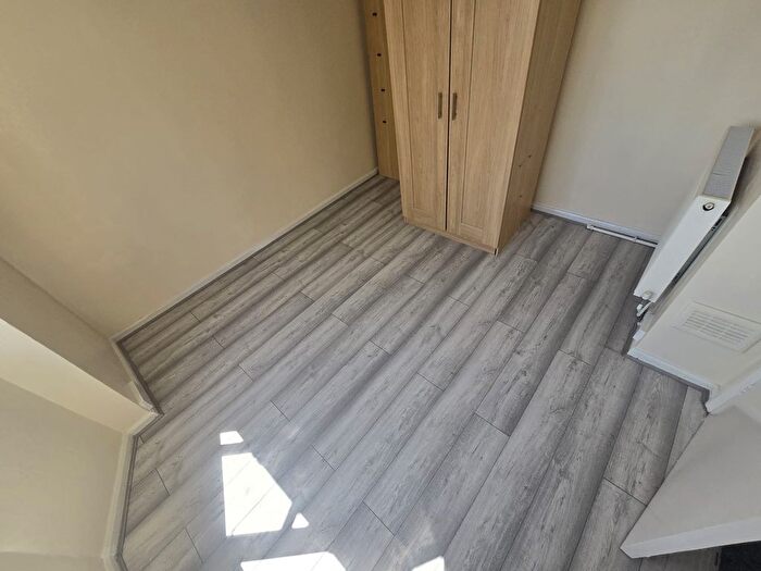 Terraced House To Rent In Bushgrove Road, Dagenham, Greater London, RM8