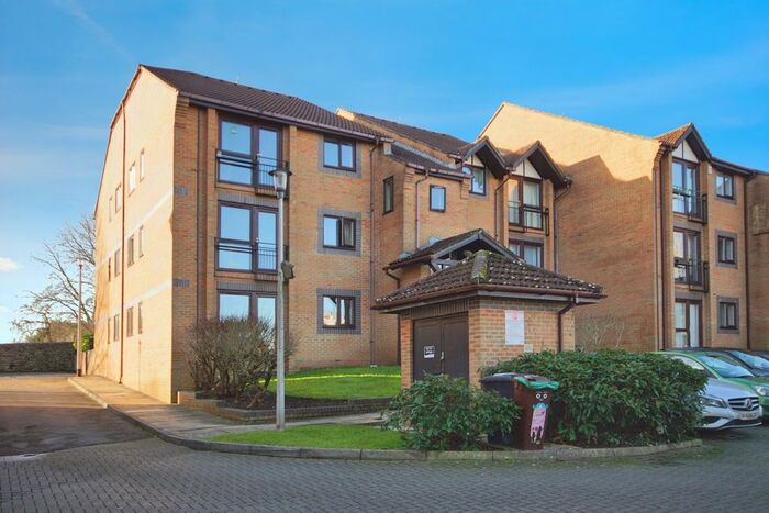 2 Bedroom Flat To Rent In Beaufort Heights, Bristol, BS5