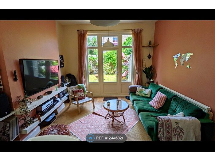 2 Bedroom Flat To Rent In Trinity Rise, London, SW2