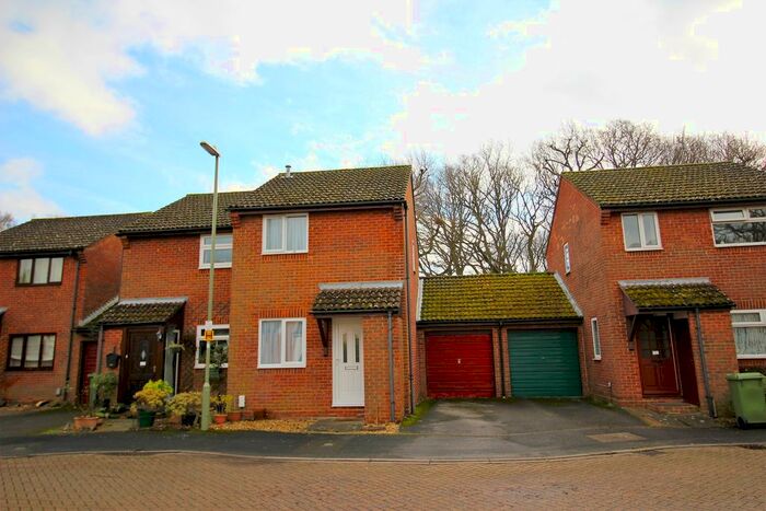 2 Bedroom Semi-Detached House To Rent In Ascot Close, Fareham, PO14