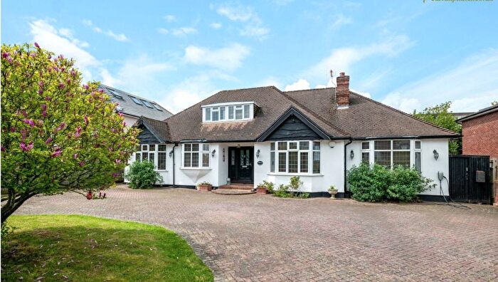 6 Bedroom Bungalow For Sale In Hayes Lane, Bromley, BR2