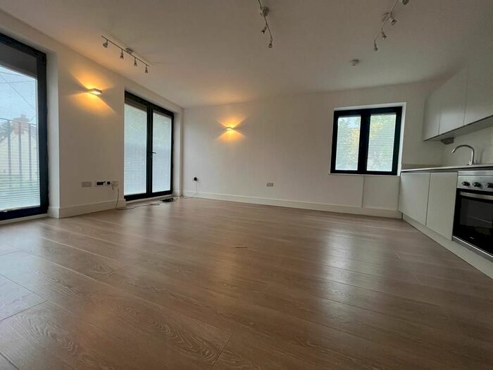 1 Bedroom Flat To Rent In Updown Hill, Windlesham, GU20