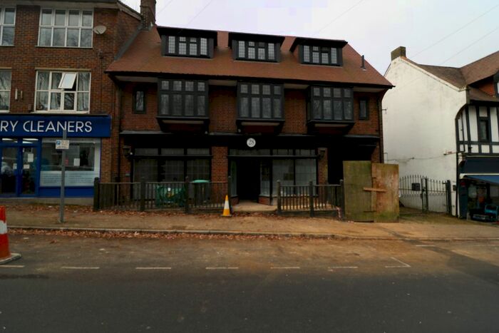 2 Bedroom Flat To Rent In Station Approach, Tadworth, KT20