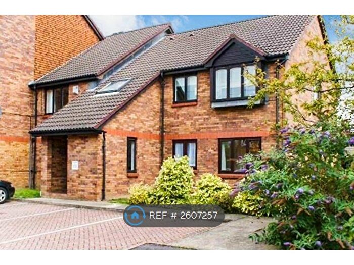 2 Bedroom Flat To Rent In Kipling Drive, London, SW19