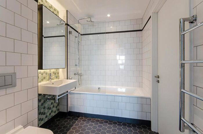 1 Bedroom Flat To Rent In Kent Building, London City Island, E14