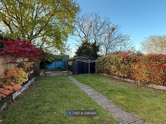 3 Bedroom Semi Detached House To Rent In Sevenoaks Road, Earley, Reading, RG6