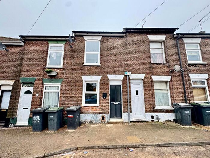 3 Bedroom Terraced House For Sale In Cobden Street, Luton, LU2