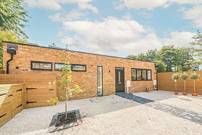 3 Bedroom Detached House For Sale In Adelaide Road, Surbiton, KT6