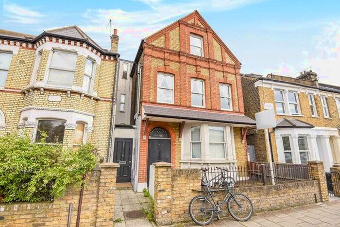 2 Bedroom Flat To Rent In Earlsfield Road, London, SW18